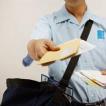 Более чем половине сотрудников «Почты России» повысят зарплату, в том числе почтальонам и операторам связи Особенности работы на почте России